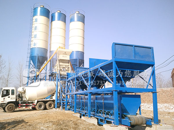 在哈薩克斯坦施工現場的建新機械商品混凝土攪拌站已投入生產